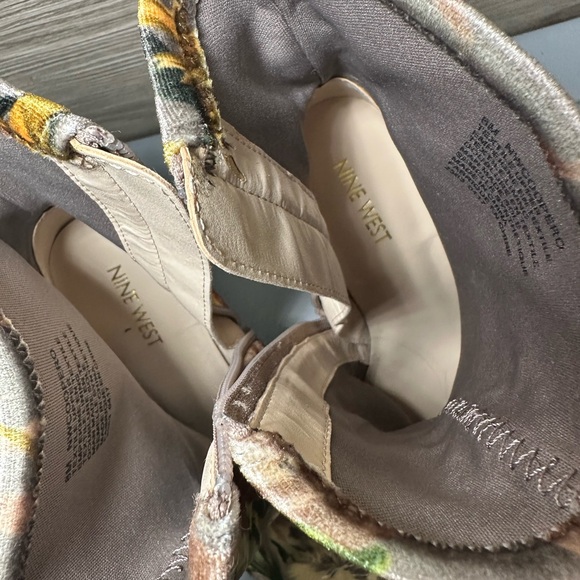 Nine West Savitra Block Velvet Floral Boots size 8 - Picture 2 of 5